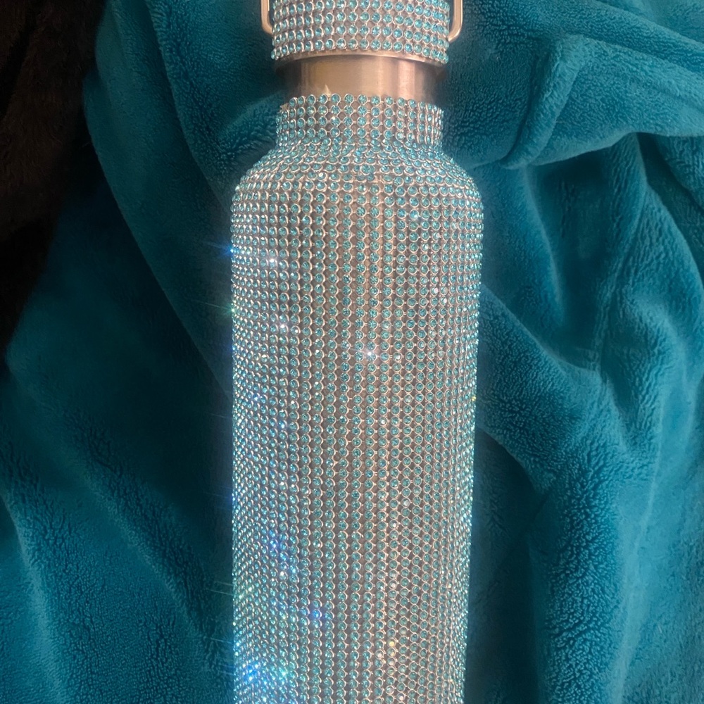 Crystal-Embellished Silver Water Bottle tomo
